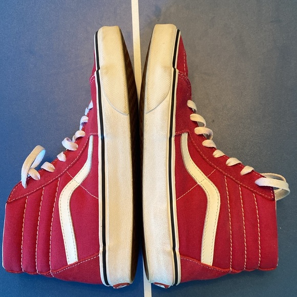 Vans Women's Sneakers in Fuschia and White
Women’s 8 Great preowned condition - Picture 7 of 9